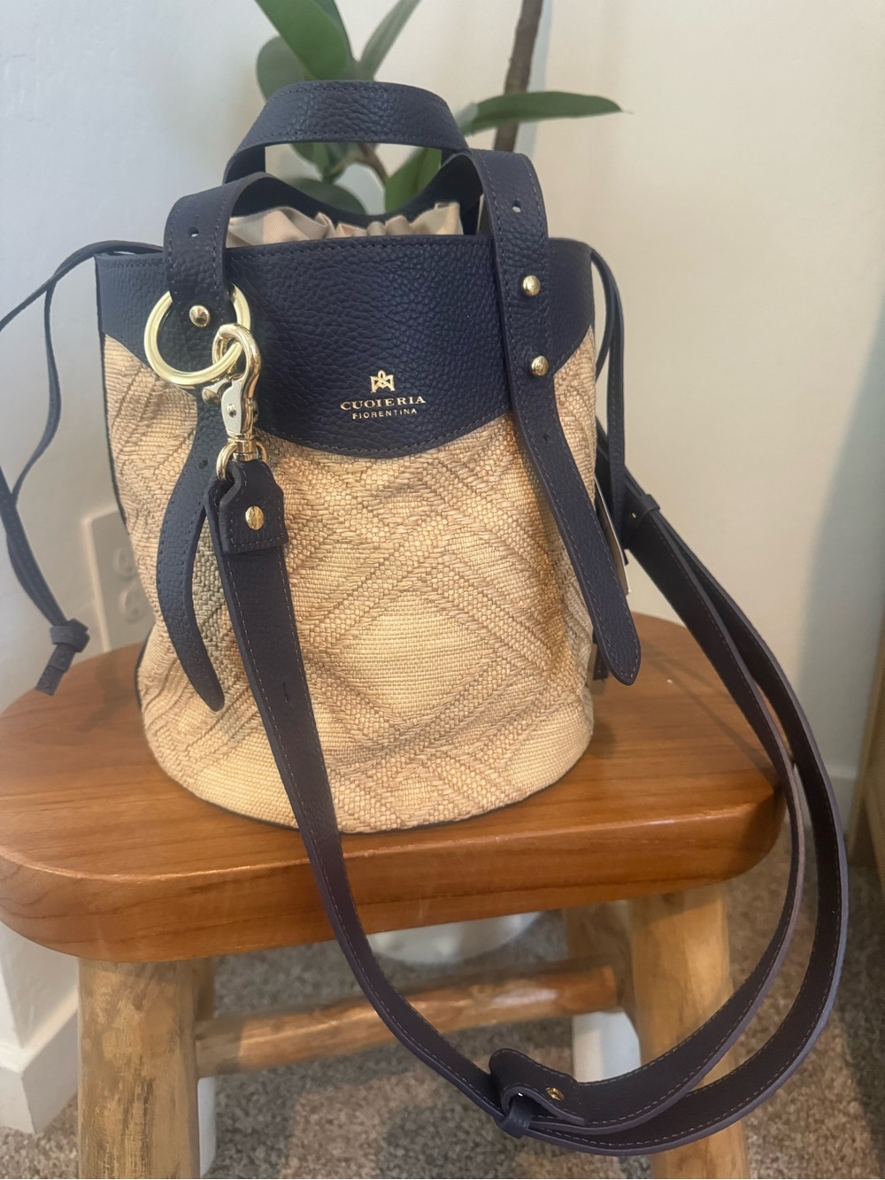 Cuoieria Fiorentina Navy & Natural Straw Crossbody Bucket Bag